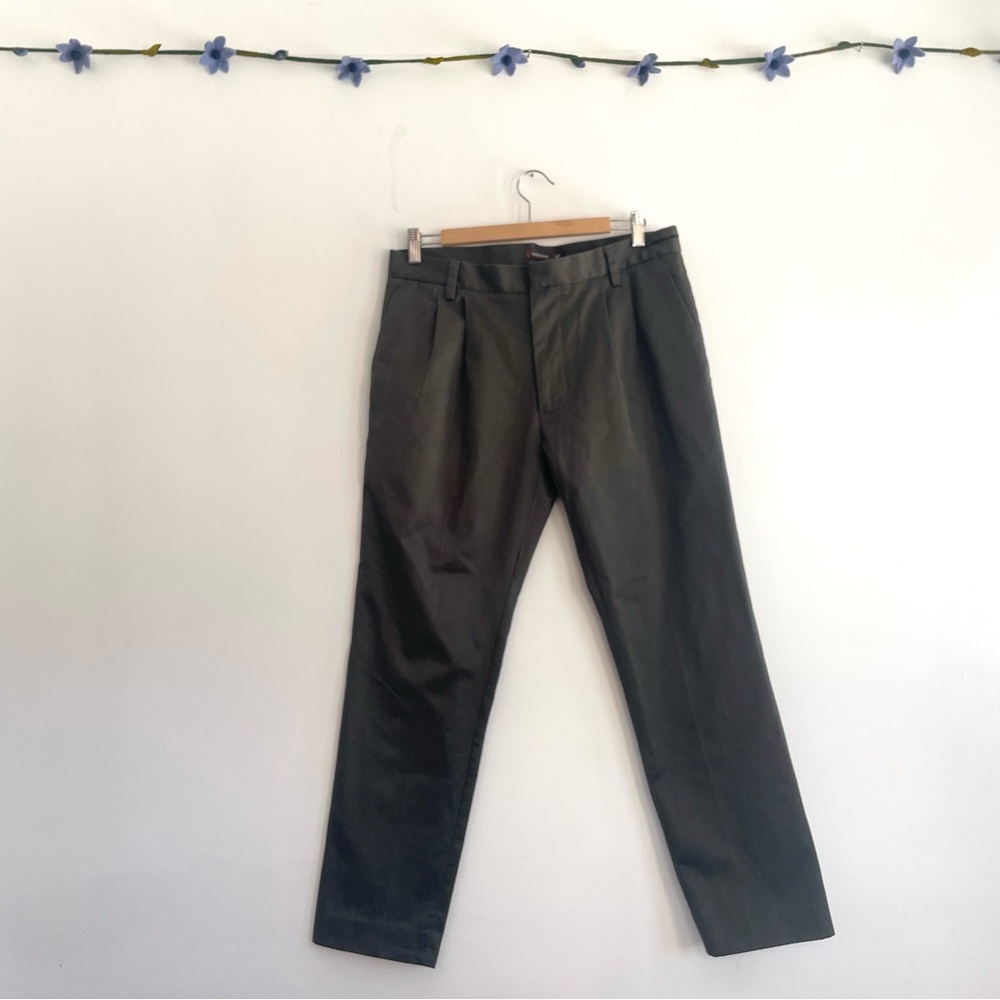 Dockers W32 - Iron Free Pleated Trousers - Classic Fit w/ Stain Defender